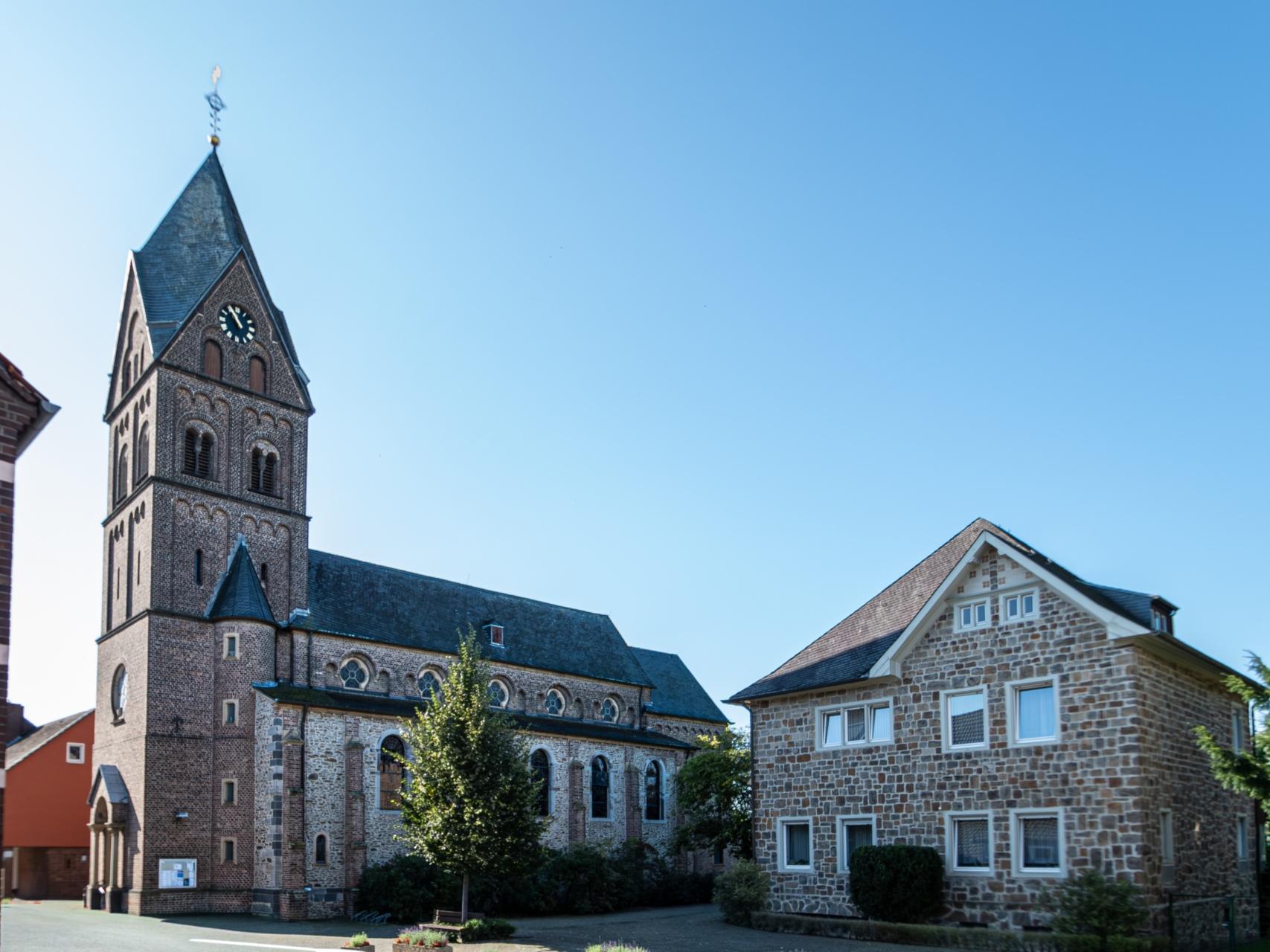 Die Kirche St. Agnes von außen