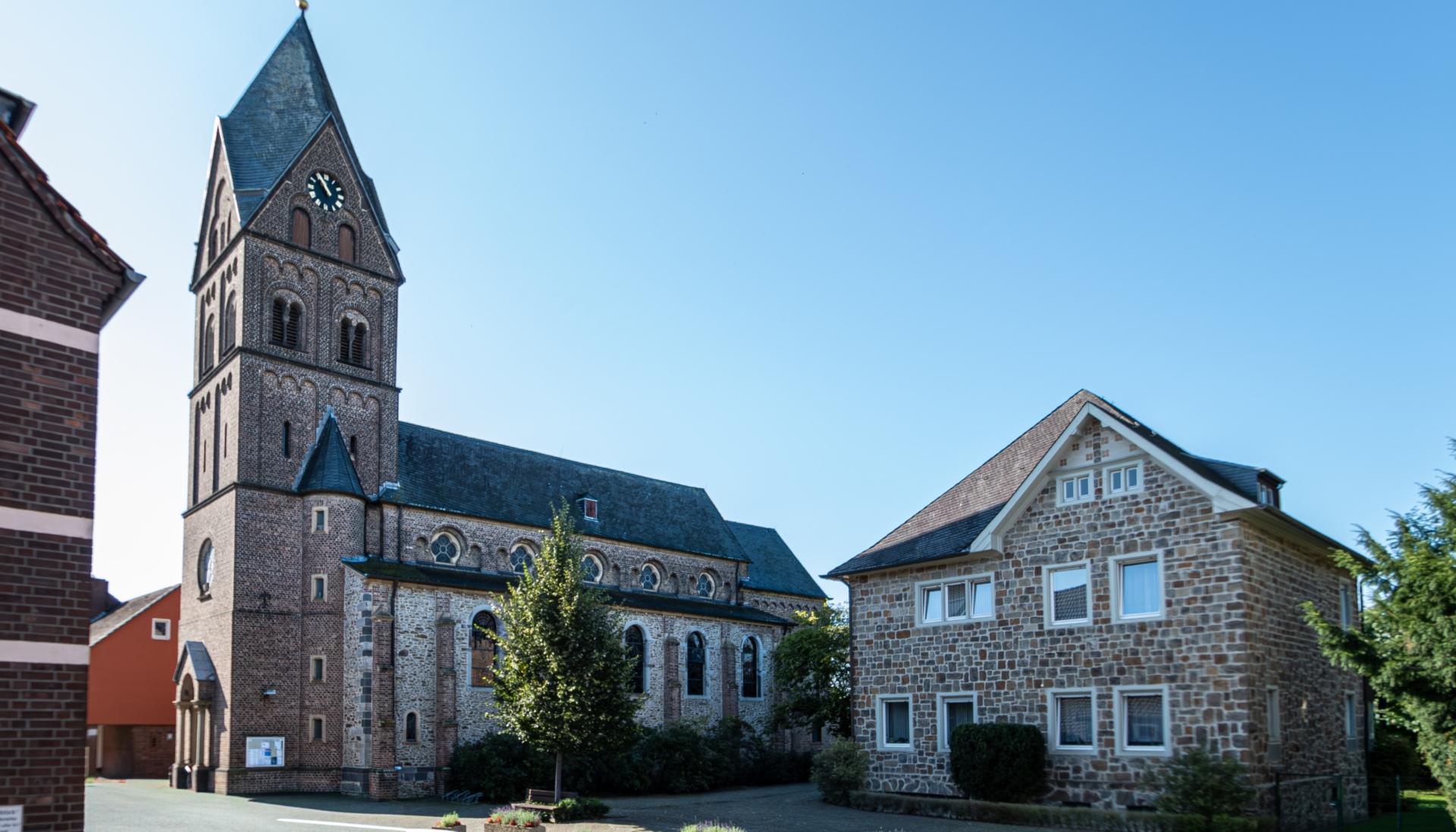 Die Kirche St. Agnes von außen