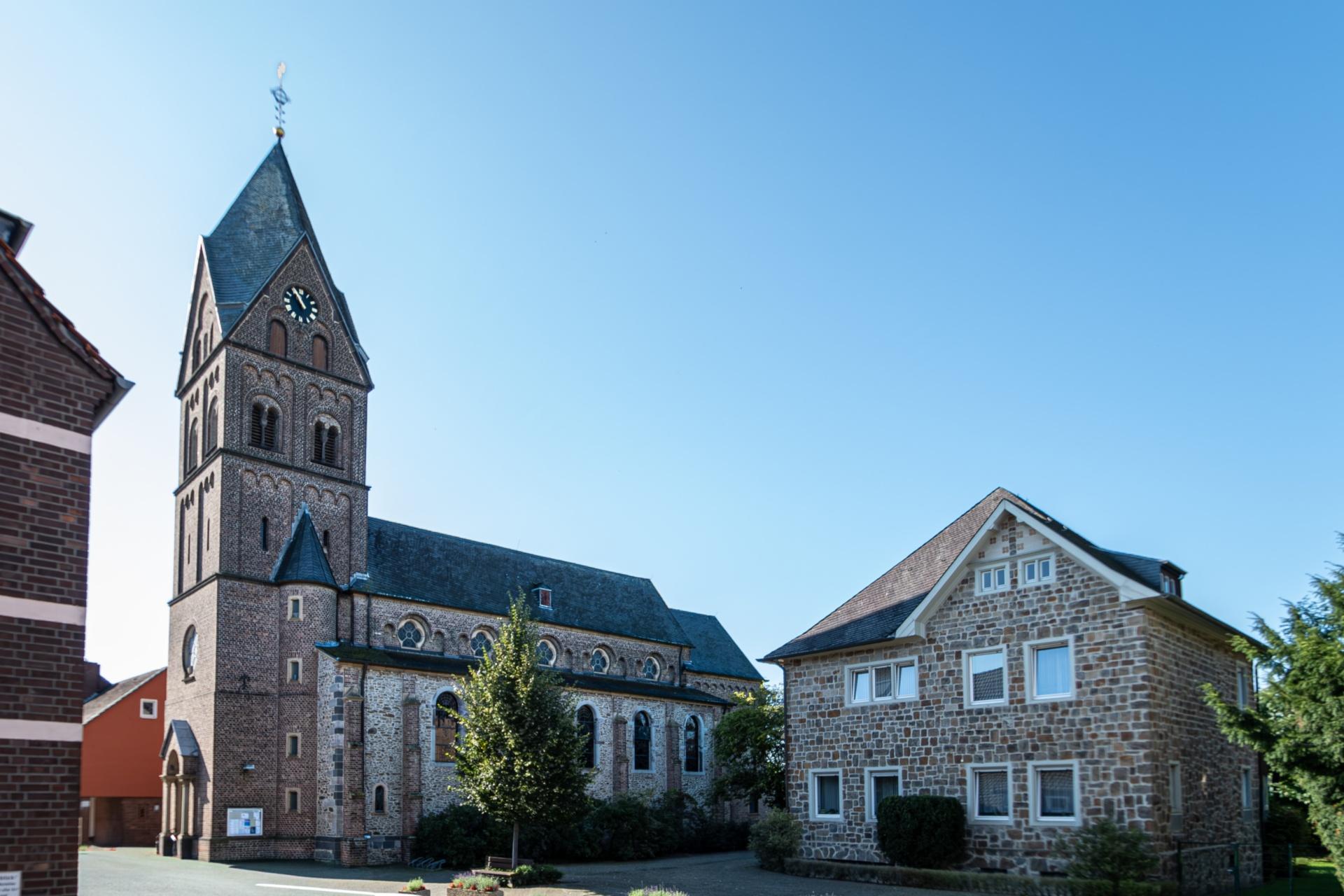 Die Kirche St. Agnes von außen
