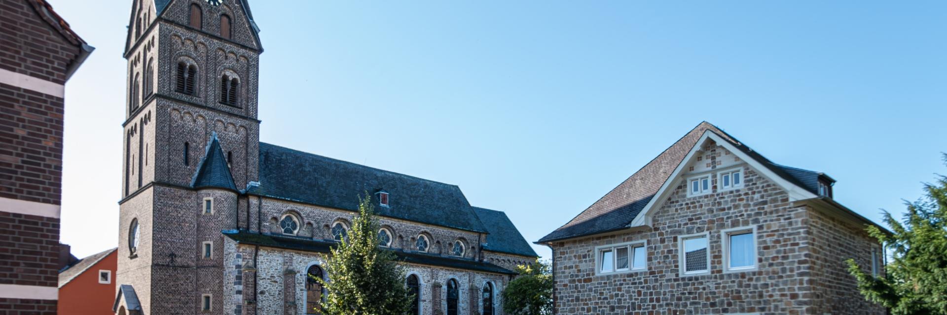 Die Kirche St. Agnes von außen