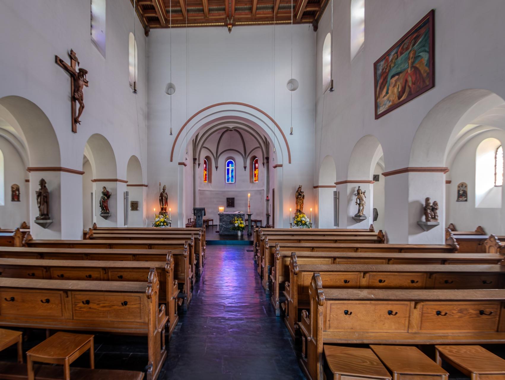 Die Kirche St. Remigius von innen