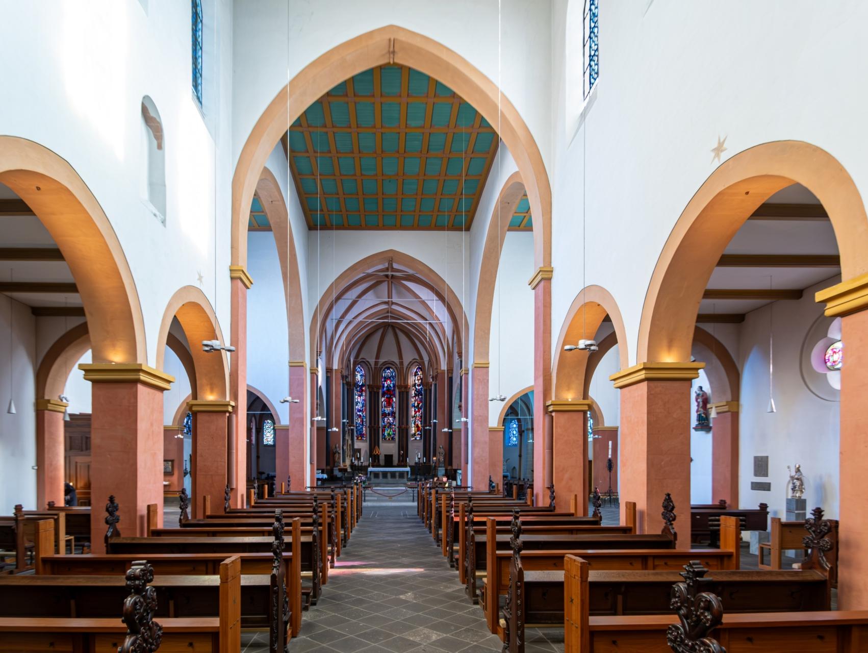 Die Basilka St. Suitbertus von innen