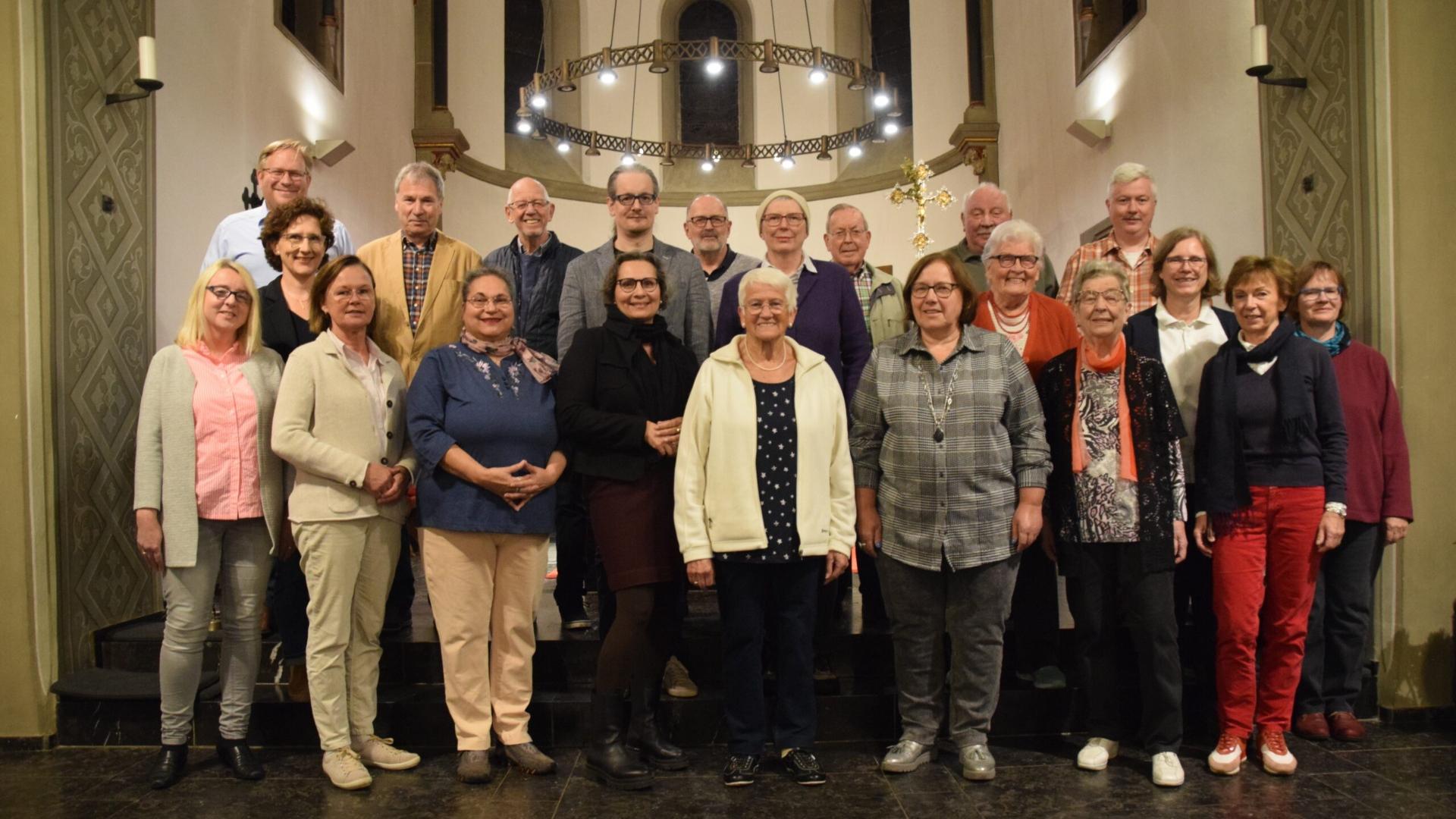 Sie sehen Mitglieder des st. Agnes chores in der Kirche St. Agnes