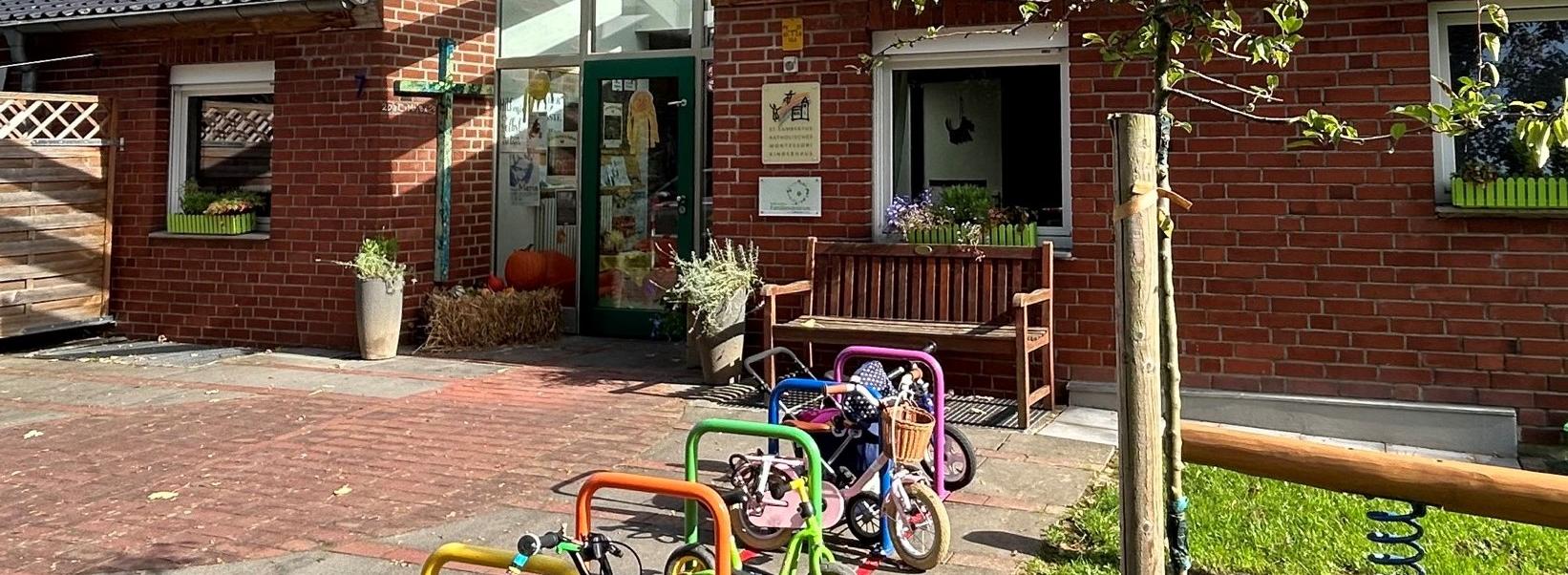 Das ist der Haupteingang der KiTa HSt. Lambertus in Kalkum