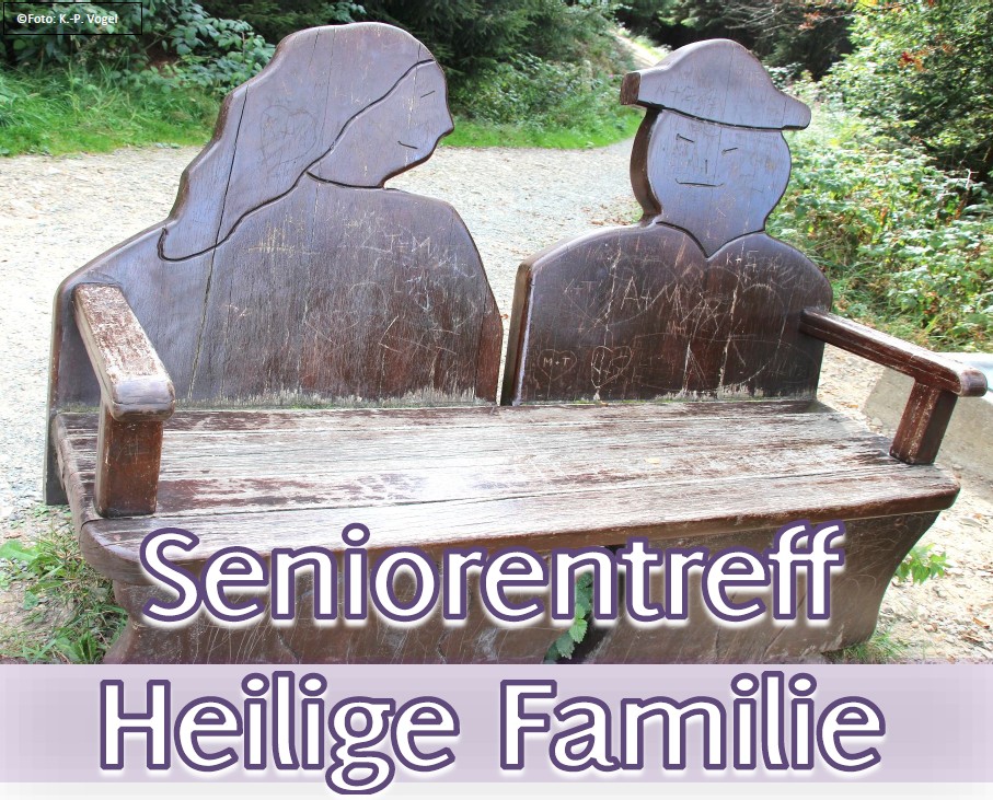 Holzbank mit einer Seniorin und Senior geschnitzt