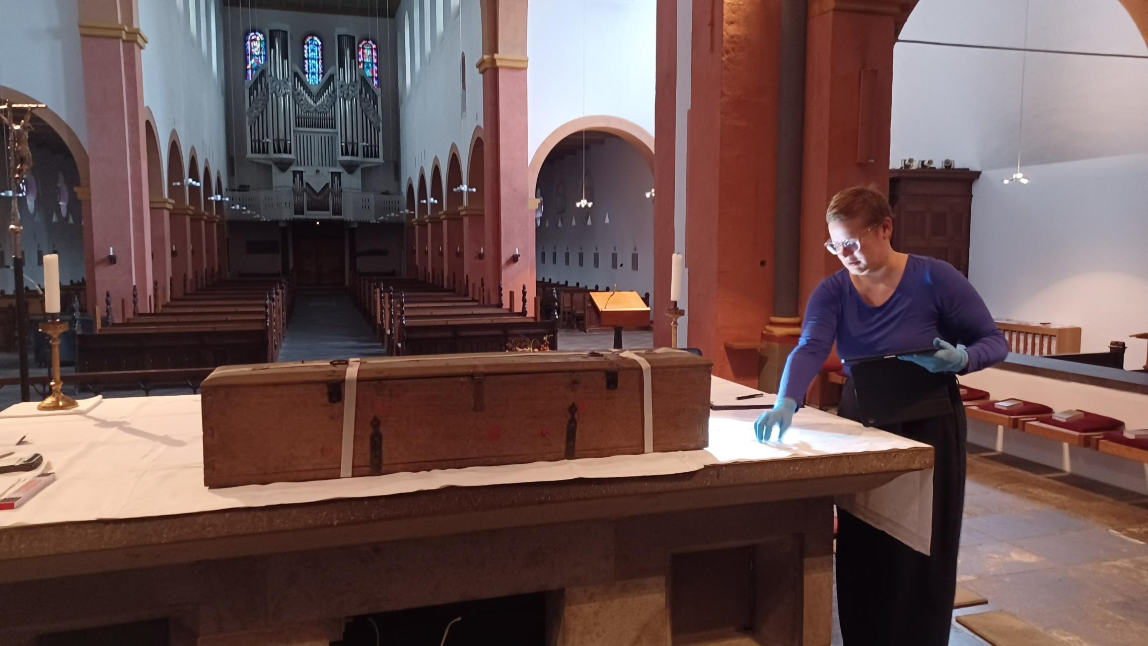 Holzkiste Reliquien Basilika St. Suitbertus