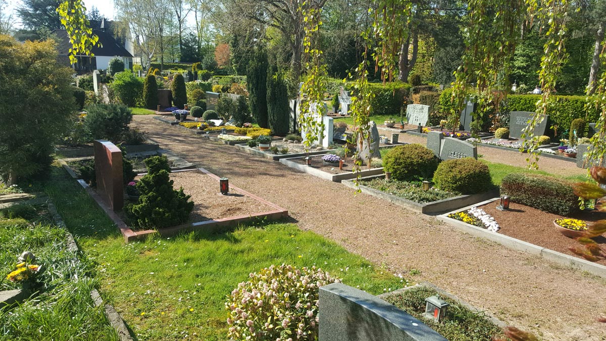 Katholischer Friedhof im Stadtteil Lohausen